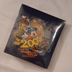 NWT Disney California Adventure Magic Come Alive 2005 Keepsake Photo Album